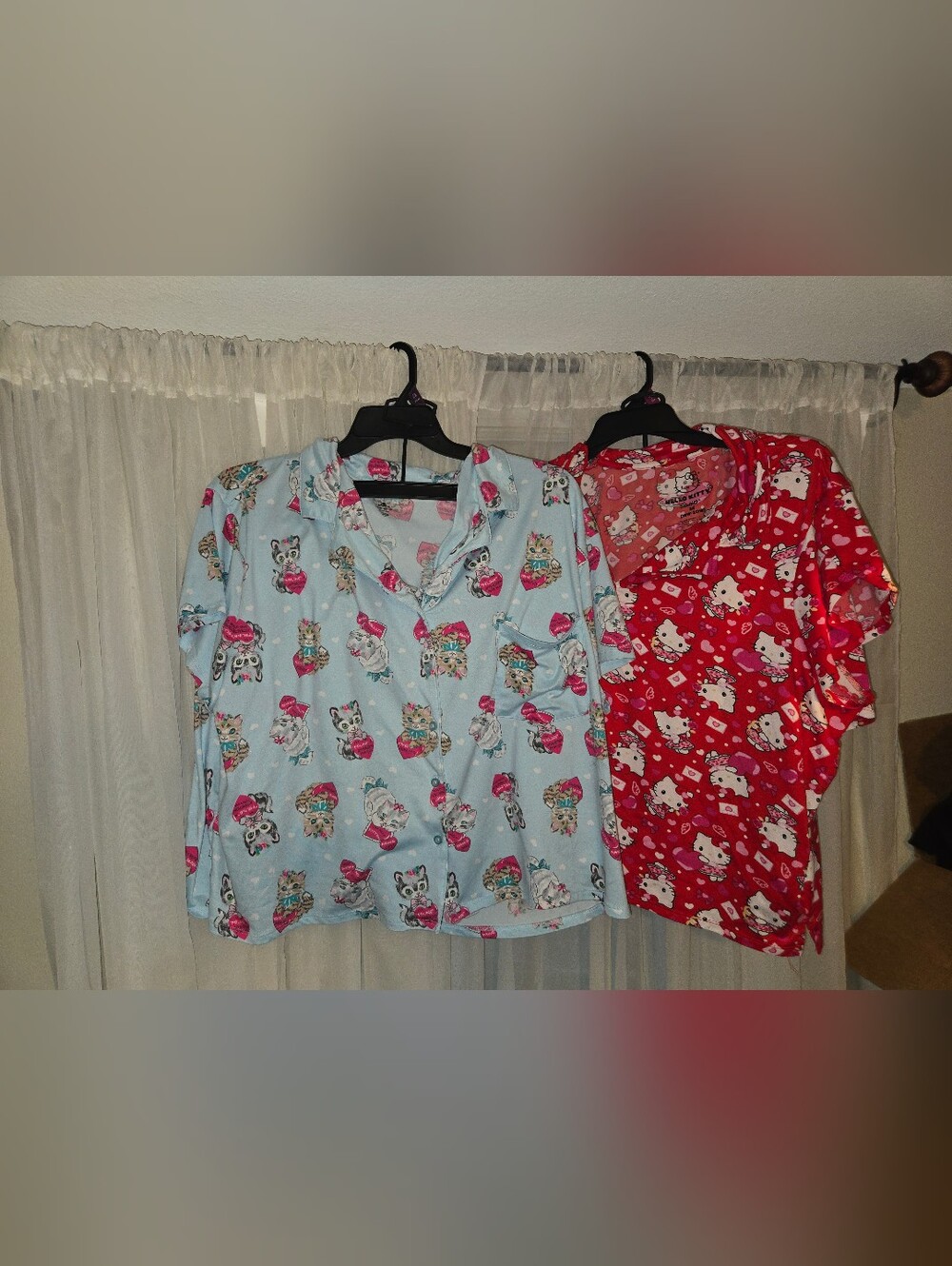 Lot Of 2 Pajama Sets.shirts And Shorts In 2x. Hello Kitty And Valentine's Kitty.